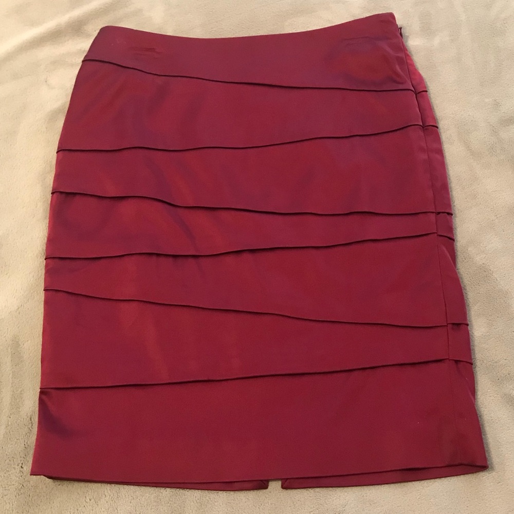 WHITE HOUSE BLACK MARKET Pencil Skirt. Size 2